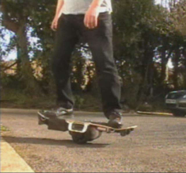 Self-balancing electric skateboard V2