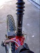 Gas charged suspension seatpost